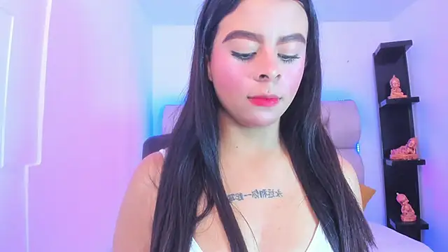 DakottaHilton online show from December 5, 2025, 7:32 pm