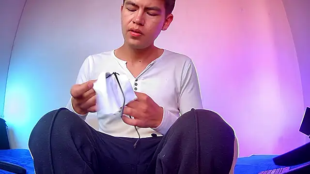 nicolatinboy online show from March 20, 2026, 9:08 pm