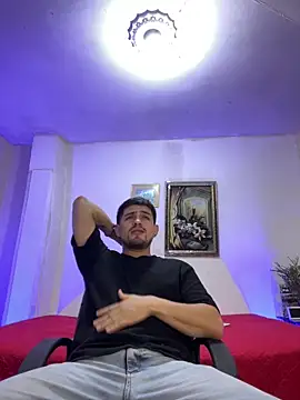 williamsmiiths16 online show from February 10, 2026, 1:04 pm