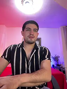 williamsmiiths16 online show from March 23, 2026, 12:53 pm