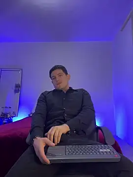 williamsmiiths16 online show from April 22, 2026, 11:45 am