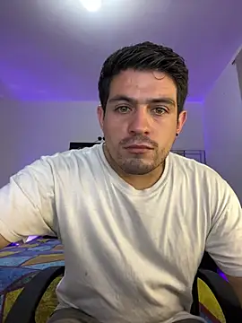 Snapshot of williamsmiiths16 chatting on May 5, 2026, 12:07 am williamsmiiths16 online show from May 5, 2026, 12:07 am
