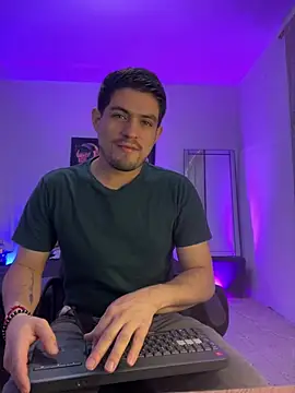 Snapshot of williamsmiiths16 chatting on May 15, 2026, 10:44 am williamsmiiths16 online show from May 15, 2026, 10:44 am