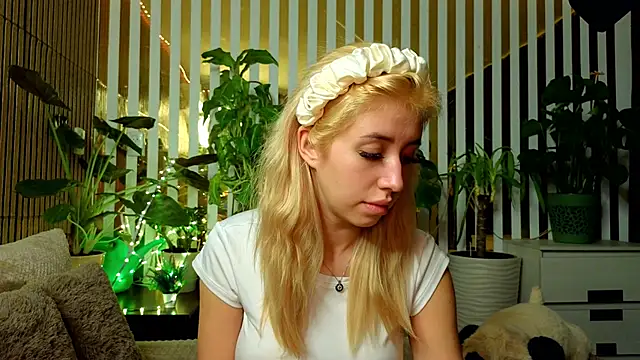 Snapshot of FlowweerGirl chatting on December 13, 2025, 10:26 pm FlowweerGirl online show from December 13, 2025, 10:26 pm