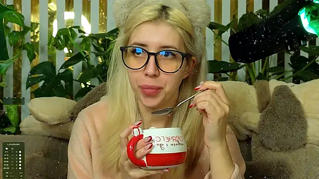 Snapshot of FlowweerGirl chatting on January 14, 2026, 9:15 am FlowweerGirl online show from January 14, 2026, 9:15 am