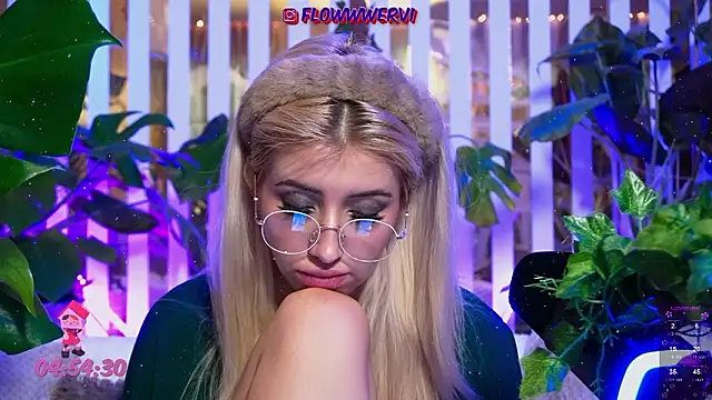 Snapshot of FlowweerGirl chatting on February 3, 2026, 2:53 am FlowweerGirl online show from February 3, 2026, 2:53 am