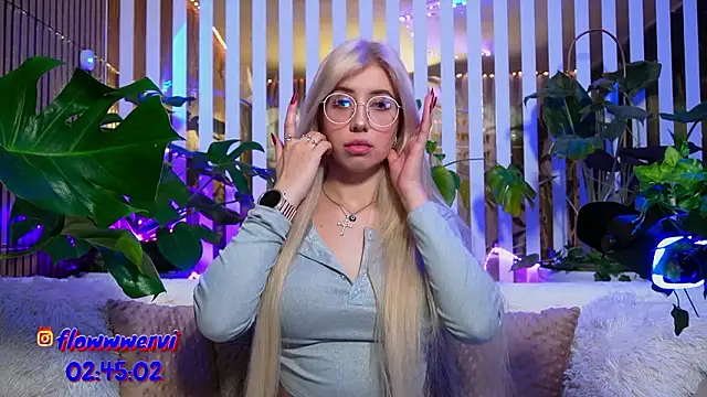 Snapshot of FlowweerGirl chatting on February 9, 2026, 8:13 pm FlowweerGirl online show from February 9, 2026, 8:13 pm