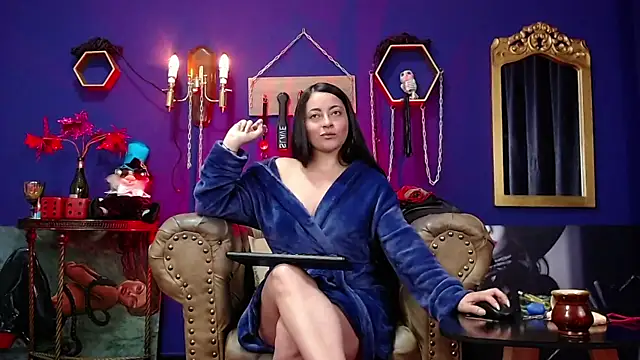 LunaTikka online show from January 9, 2026, 2:47 am