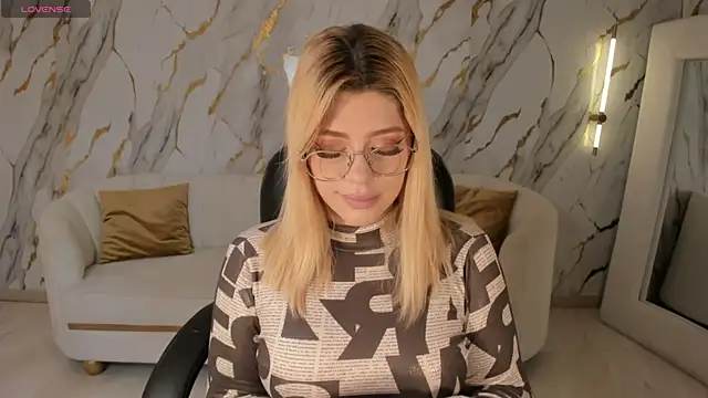 MadisonKane online show from April 11, 2026, 11:14 am