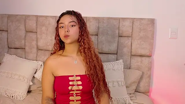 PersefoneLuxe online show from December 5, 2025, 4:32 am