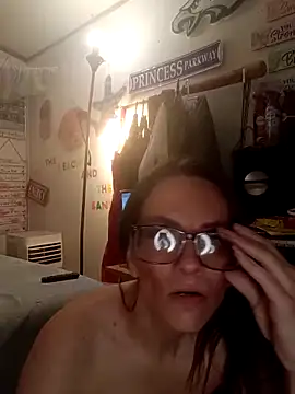 snowbird1117 online show from April 19, 2026, 3:55 pm