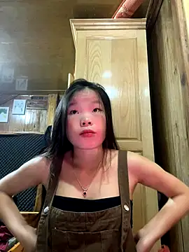 Heni-a online show from December 3, 2025, 9:40 am