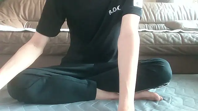 dongjun21 online show from February 18, 2026, 6:42 am