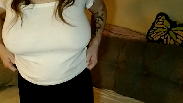 mindymoundsxx online show from December 17, 2025, 10:43 am
