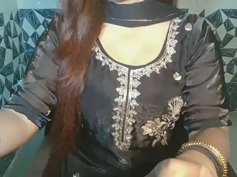 Hotty Suzuka online show from June 14, 2026, 4:47 am