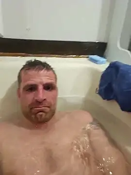 Legtrembler1 online show from March 30, 2026, 6:47 am