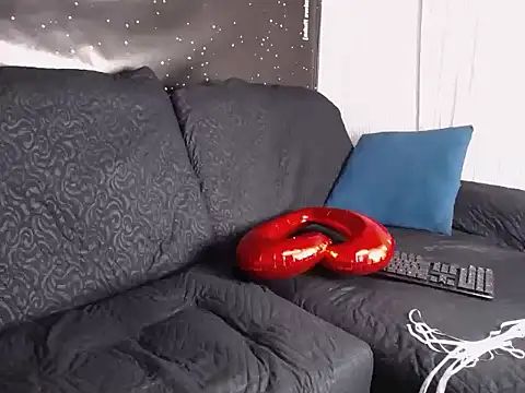 lili dias online show from December 5, 2025, 12:47 pm