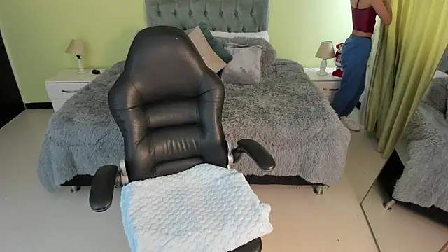 Celeste Rous   online show from December 16, 2025, 12:43 pm