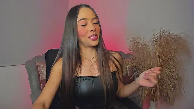 Snapshot of Kamilamonroe chatting on June 27, 2026, 11:43 pm Kamilamonroe online show from June 27, 2026, 11:43 pm