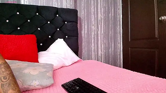 Snapshot of Elizabetth_Roman chatting on May 11, 2026, 2:23 pm Elizabetth Roman online show from May 11, 2026, 2:23 pm