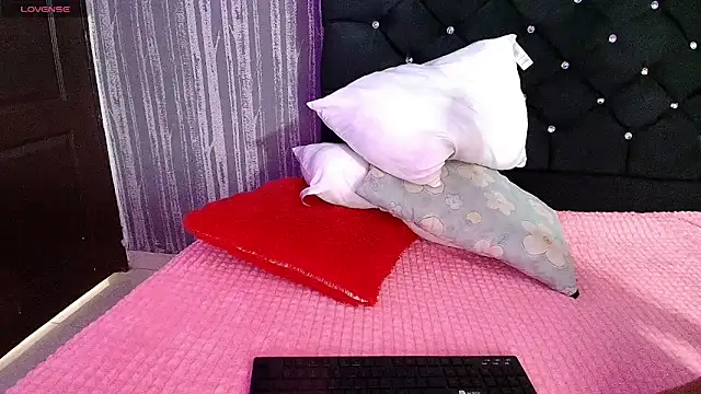Snapshot of Elizabetth_Roman chatting on May 14, 2026, 3:08 pm Elizabetth Roman online show from May 14, 2026, 3:08 pm