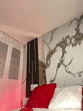 BellaHarpeer online show from April 20, 2026, 7:15 pm