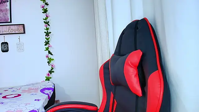 Snapshot of sara_santana__ chatting on December 16, 2025, 12:48 am sara santana online show from December 16, 2025, 12:48 am