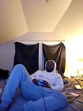 iLOVETRAY96 online show from December 16, 2025, 5:23 am