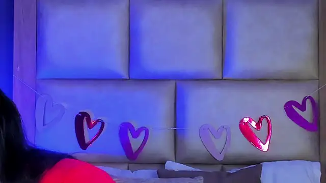 TaniaRedd  online show from February 13, 2026, 1:07 pm