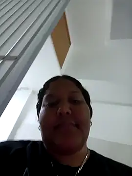 VaneandRossy online show from February 25, 2026, 2:10 am