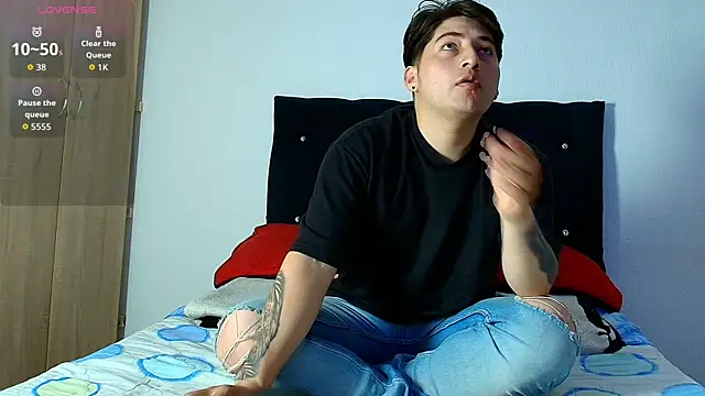 ethan  01 online show from December 5, 2025, 5:42 pm