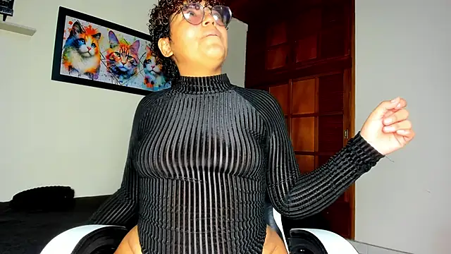 kittyandbellota12 online show from December 5, 2025, 7:43 pm