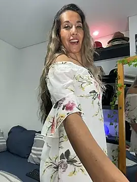 Snapshot of sandrafarrely chatting on May 13, 2026, 1:03 am sandrafarrely online show from May 13, 2026, 1:03 am