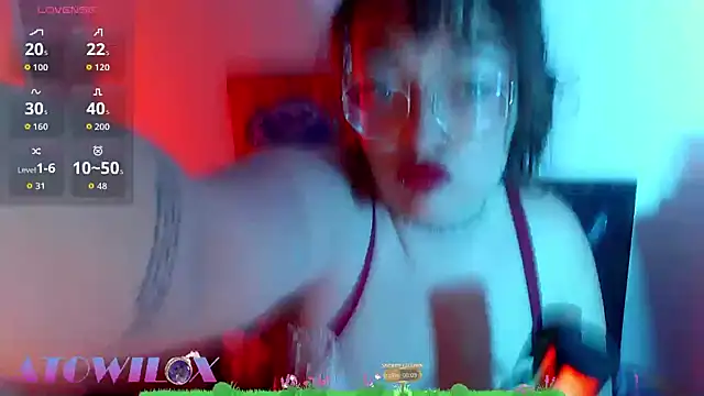 Snapshot of atowiloxx chatting on August 4, 2026, 8:00 pm atowiloxx online show from August 4, 2026, 8:00 pm