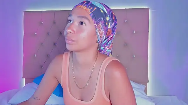 EmmaLawrence  online show from January 6, 2026, 7:50 pm