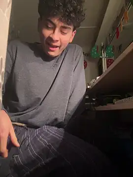 Snapshot of hungspanishtwink chatting on January 15, 2026, 5:27 pm hungspanishtwink online show from January 15, 2026, 5:27 pm