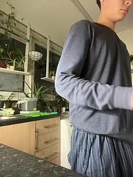 Snapshot of hungspanishtwink chatting on February 7, 2026, 10:13 pm hungspanishtwink online show from February 7, 2026, 10:13 pm