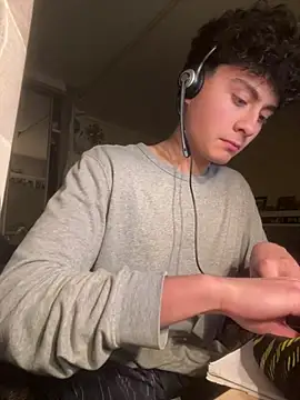 Snapshot of hungspanishtwink chatting on February 9, 2026, 7:40 pm hungspanishtwink online show from February 9, 2026, 7:40 pm