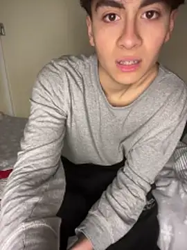 Snapshot of hungspanishtwink chatting on March 27, 2026, 12:38 pm hungspanishtwink online show from March 27, 2026, 12:38 pm