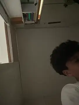 Snapshot of hungspanishtwink chatting on April 5, 2026, 9:06 am hungspanishtwink online show from April 5, 2026, 9:06 am