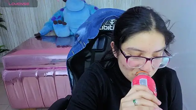 eva smit t online show from March 17, 2026, 2:27 am