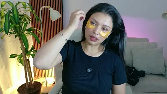 victoria   moon online show from April 19, 2026, 6:10 pm