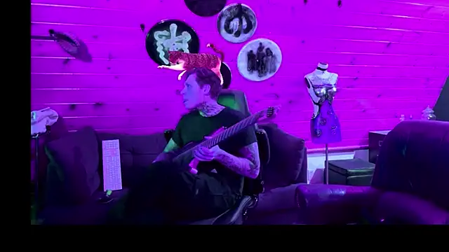 siphonophordustbunny online show from December 5, 2025, 1:25 am