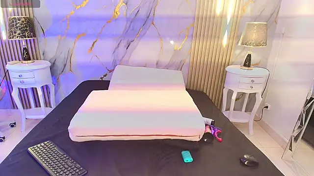 AprillRoss online show from April 17, 2026, 12:41 pm