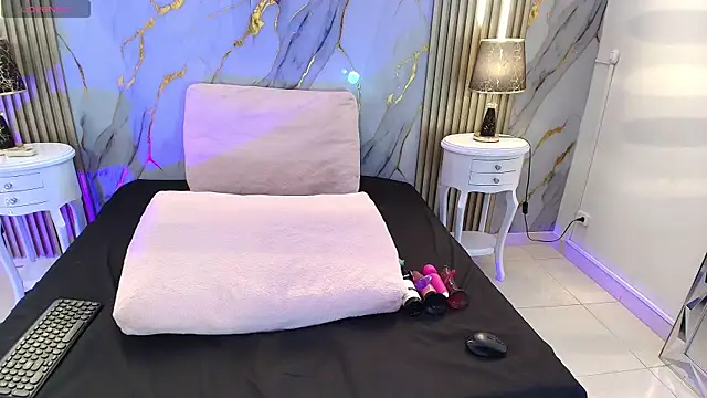 AprillRoss online show from April 22, 2026, 12:39 pm