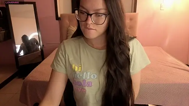 Snapshot of Sara_valderrama_ chatting on May 2, 2026, 12:21 pm Sara valderrama online show from May 2, 2026, 12:21 pm