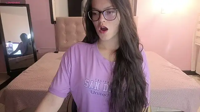 Snapshot of Sara_valderrama_ chatting on May 4, 2026, 1:07 pm Sara valderrama online show from May 4, 2026, 1:07 pm