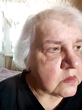 HapinessLovee online show from April 8, 2026, 12:38 pm