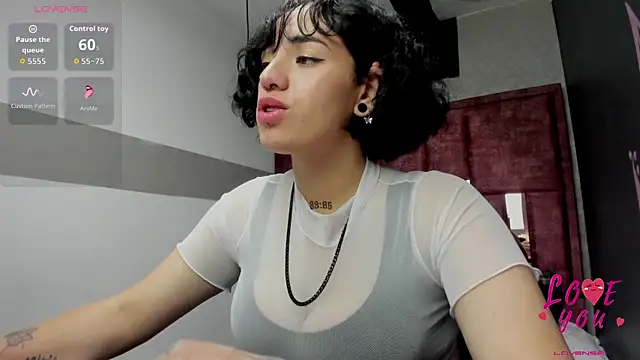 Kiara Fox   online show from April 19, 2026, 8:46 am