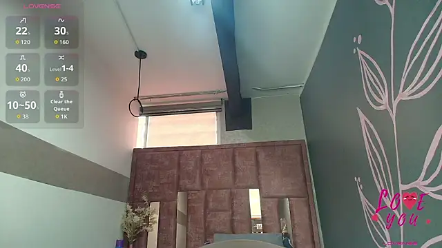 Kiara Fox   online show from April 22, 2026, 8:32 pm